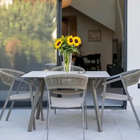 Riverside カラマタ