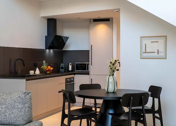 Riverside * カラマタ