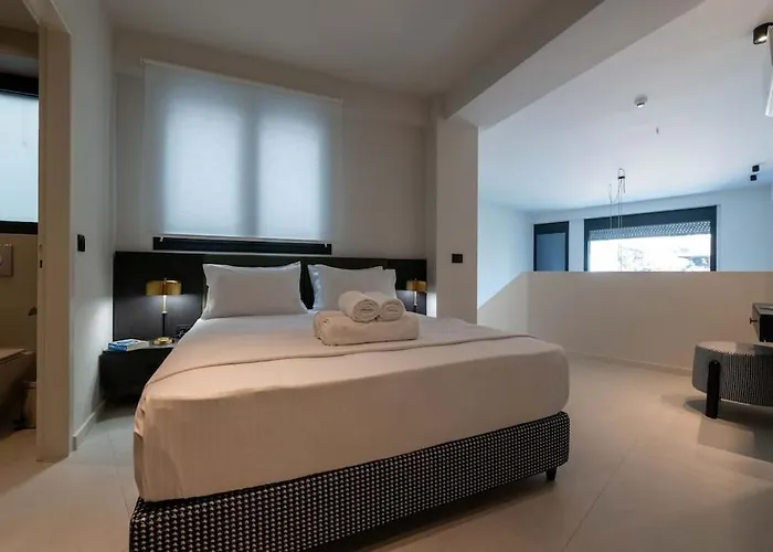 Riverside カラマタ