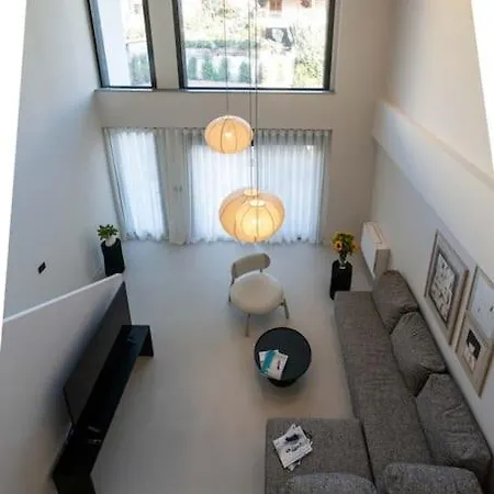 Riverside דירה *